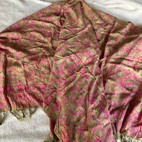 2 Sarongs/ pareos. Green with tag still attached to it - Picture 2 of 2